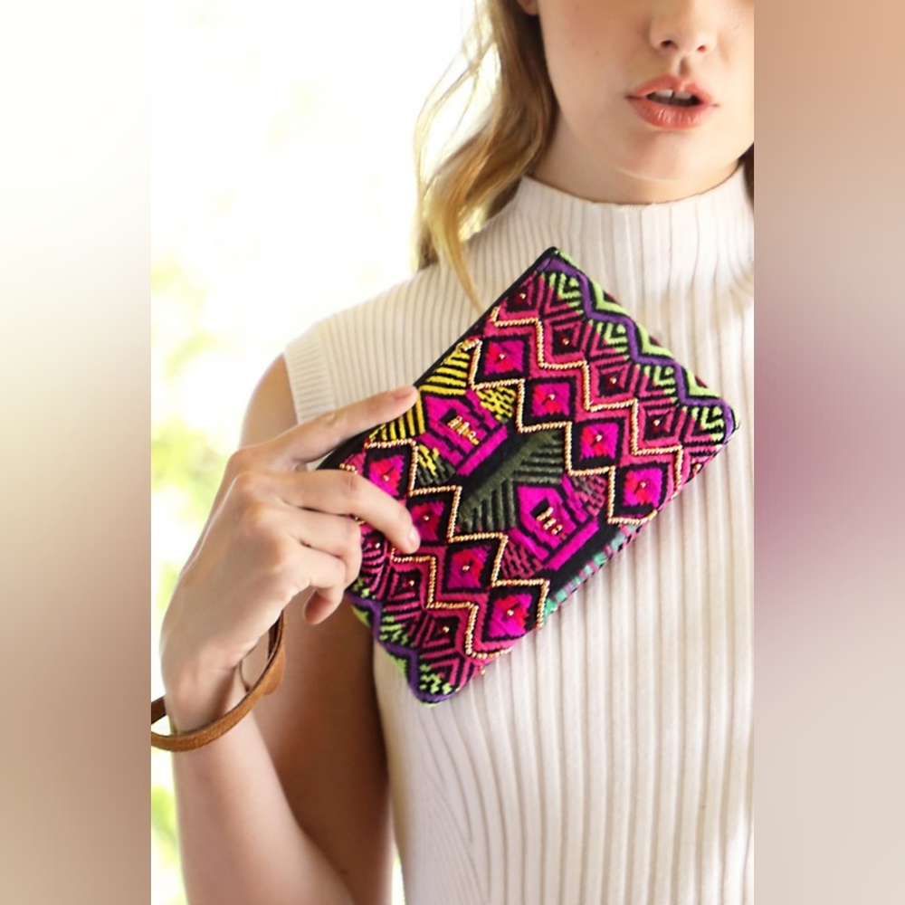Handmade Vivid Ethnic Pattern Clutch - Picture 5 of 7